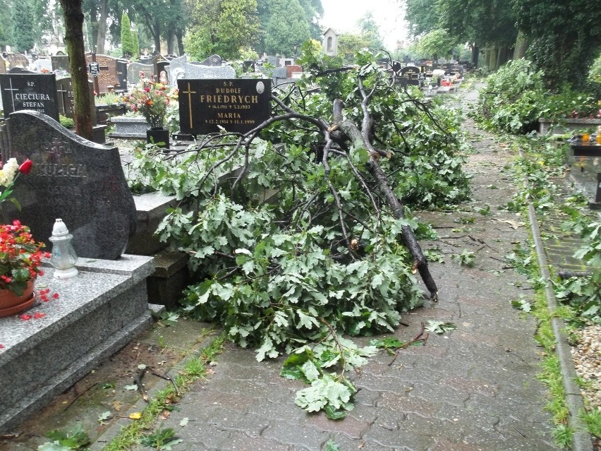 Cmentarz w Pszczynie zdewastowany po nawałnicy