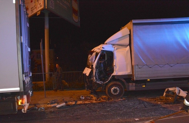 Utrata. Wypadek. Mercedes zderzył się z dafem (zdjęcia)