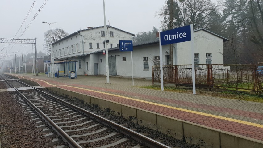 Stacja kolejowa w Otmicach.