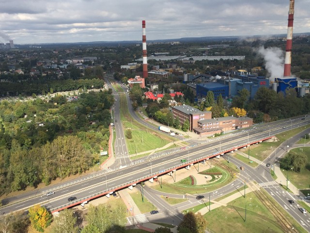 Osią nowego centrum miał być fragment DK 94, wokół którego powstać miało nowe centrum otoczone nową zabudową mieszkaniową