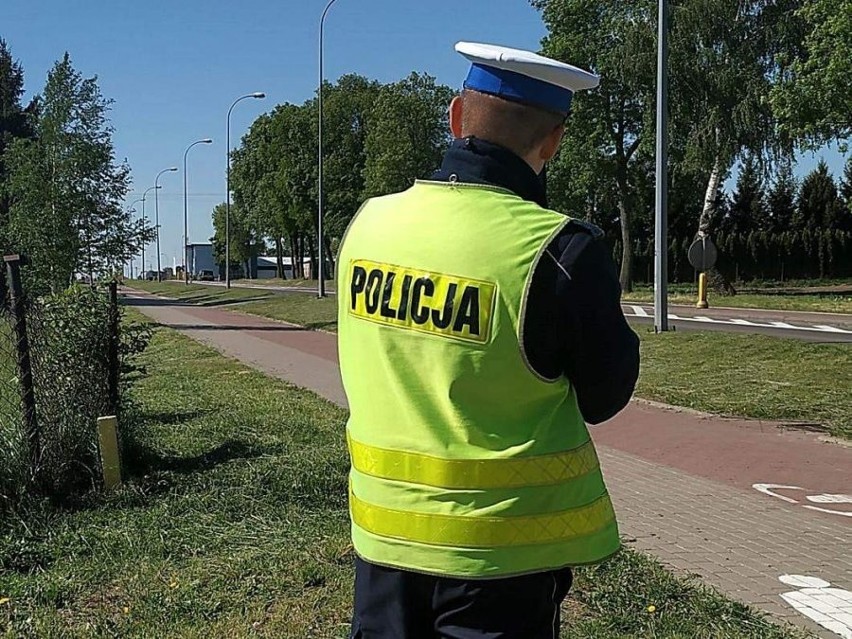 Sokołda. Pijany motorowerzysta uciekał przed patrolem. Po drodze zgubił puszkę piwa, a w organizmie miał 2 promile (zdjęcia)