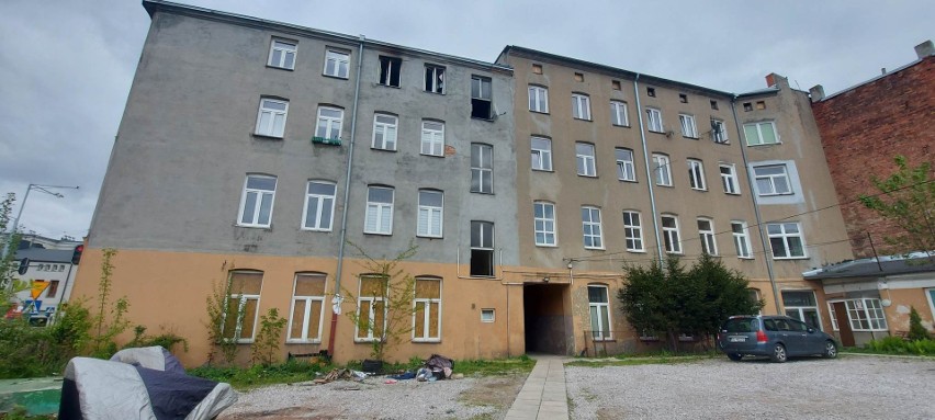 Nocny pożar przy ul. Rzgowskiej. Spłonęło mieszkanie. Ogień zabił psa