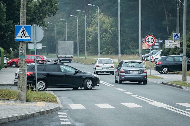 Nawierzchnia na skrzyżowaniu ulic Szpitalnej i Glinki, która była remontowana jesienią ubiegłego roku powinna zostać zerwana i ułożona na nowo. Zarząd Dróg nie może jednak dojść do porozumienia z wykonawcą.