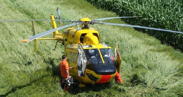 Na miejscu pracują strażacy oraz policjanci