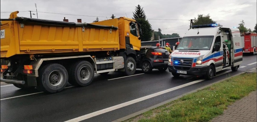 Droga krajowa nr 32 jest zablokowana. Służby zalecają...