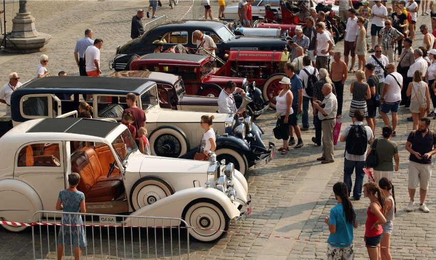 Motoclassic 2015 - zlot starych aut - pokazy na wrocławskim...