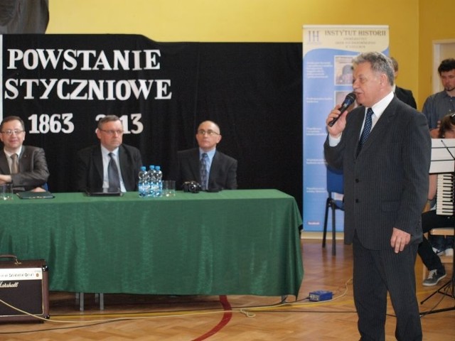 Konferencję otworzył dyrektor szkoły Jerzy Nowak.