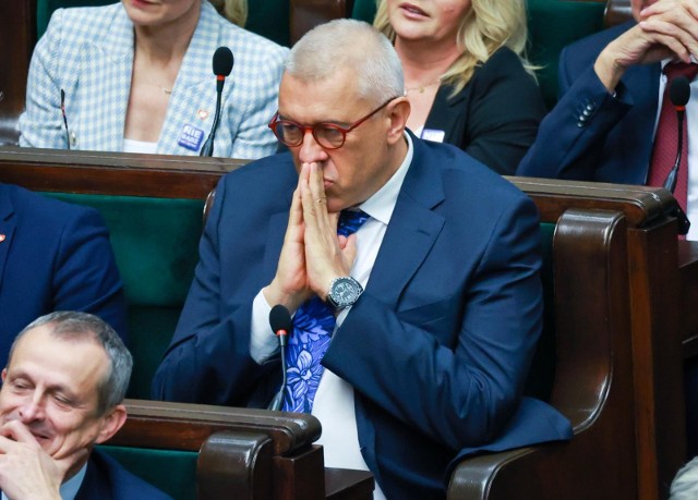 Roman Giertych jest obecnie posłem X kadencji Sejmu z ramienia KO, w związku z czym objęty jest immunitetem poselskim.