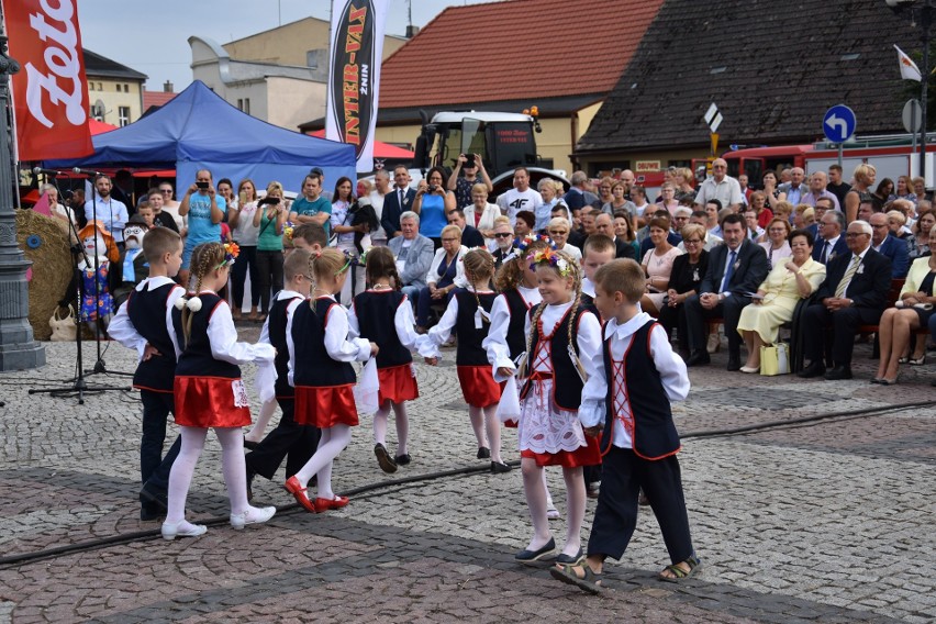 Powiatowe i gminne święto plonów zorganizowano na barcińskim...