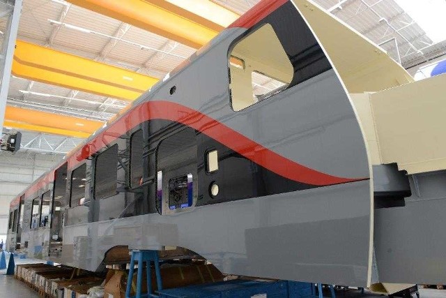 W dziesięciu pociągach ŁKA zostanie zamontowany dodatkowy moduł, pasażerowie zyskają 66 miejsc siedzących