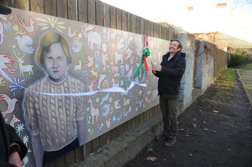 Mural poświęcony polskim uchodźcom [ZDJĘCIA]