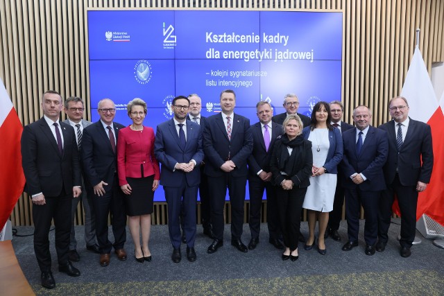 Prezes Orlenu zaznaczył, że chce w Europie stworzyć Europejskie Centrum Kształcenia Kadr dla Energetyki Jądrowej. "My nie tylko posiadamy wyłączność, jeżeli chodzi o SMR BWRX300 na obszar naszego kraju, ale tę wyłączność posiadamy zdecydowanie szerszą"