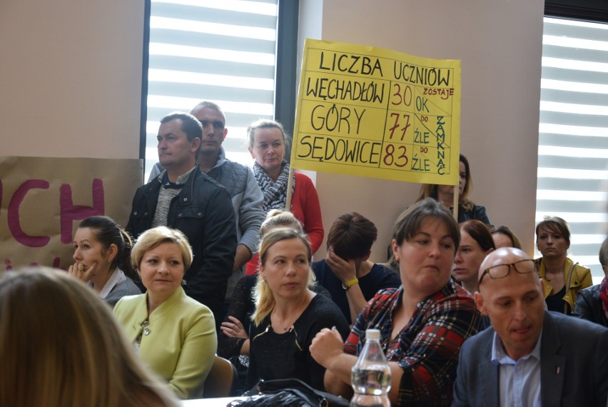 Wielka awantura o szkoły w gminie Michałów. Władze chcą przekształcenia tych w Górach i Sędowicach. Mieszkańcy mówią nie! (WIDEO,ZDJĘCIA)