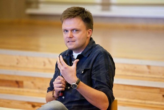 Szymon Hołownia spotkał się ze słupskimi licealistami. Jego wizyta w Słupsku to jeden z elementów tygodnia ewangelizacyjnego w mieście.