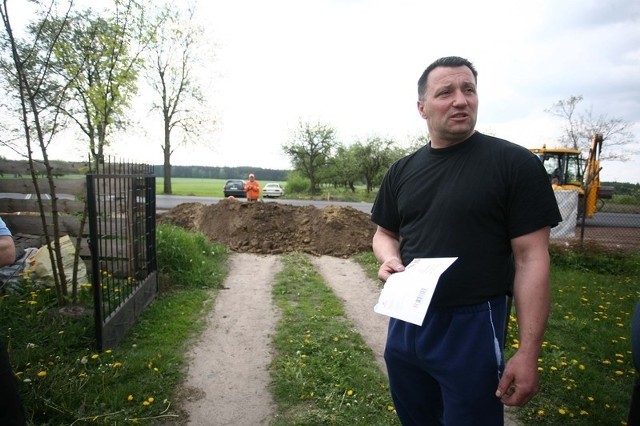 Po przebudowie drogi z Radomia do Mniszka nie będę miał wyjazdu z własnej działki - powiedział Bogdan Mucha z Wawrzyszowa
