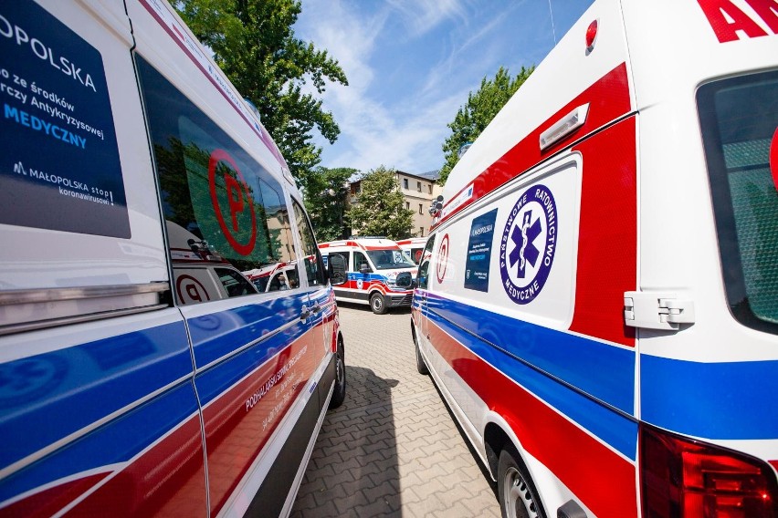 Do małopolskich szpitali trafiło 12 nowych ambulansów