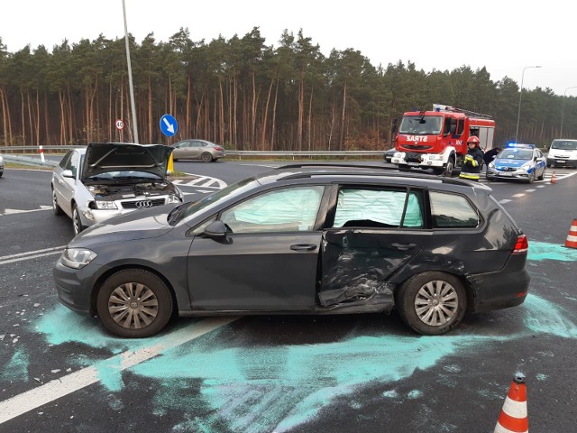 Kolizje w obrębie węzła drogowego w Małej Nieszawce