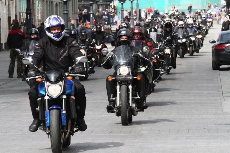 Parada motocykli, piknik na rozpoczęcie jesieni, nocne...