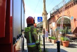 Pożar na wiadukcie kolejowym w centrum Wrocławia. Wstrzymano ruch pociągów przy Dworcu Głównym [ZDJĘCIA]