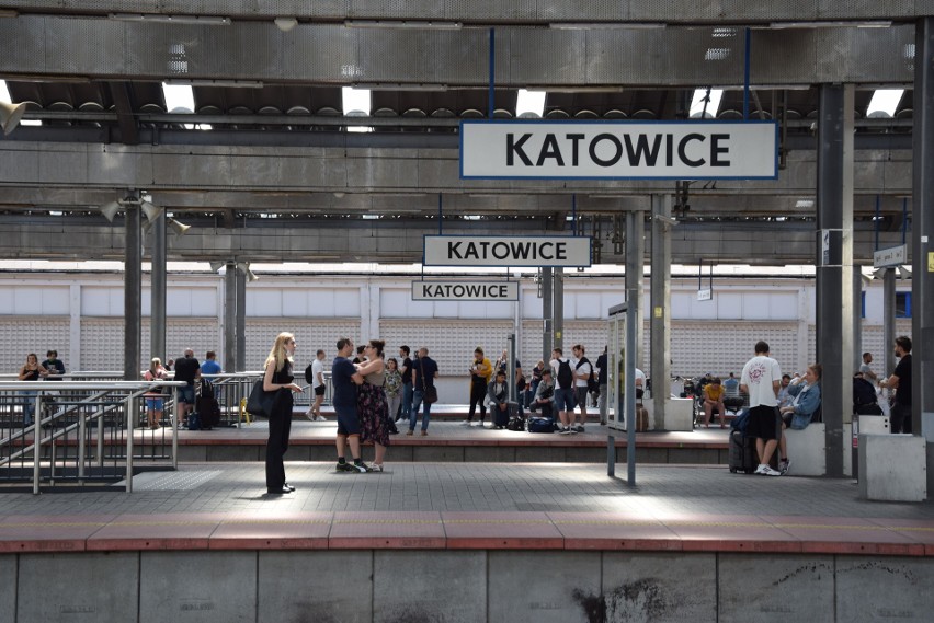 Dworzec kolejowy w Katowicach z patronem. To teraz Dworzec...
