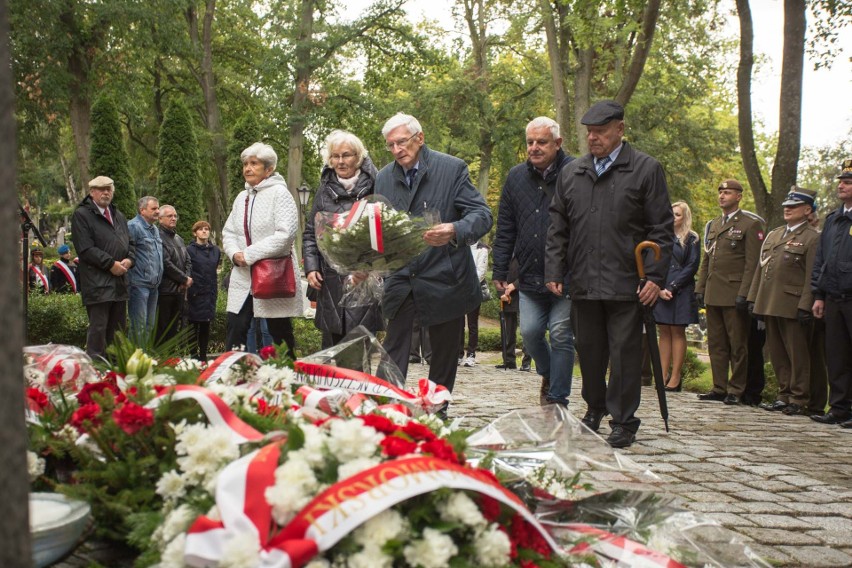 Dzień Sybiraka i rocznica agresji sowieckiej na Polskę. Miejskie uroczystości na Starym Cmentarzu w Słupsku