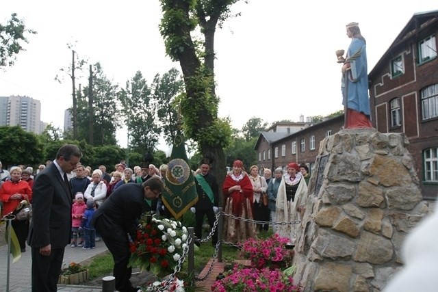 Figurka Św. Barbary w Katowicach Bogucicach odsłonięta