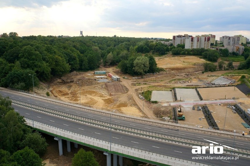 Trudno o optymizm patrząc na zdjęcia z budowy Rodzinnego...