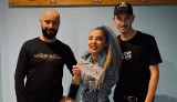 Znana piosenkarka Cleo i salon Colin’S Hair zapraszają do licytacji. Zdobądź voucher na strzyżenie i koloryzację, pomóż Idze z Opatowa!