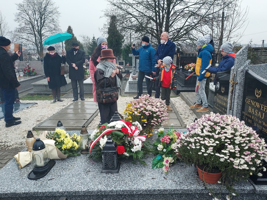 Na cmentarzu krukowskim w Sandomierzu, gdzie spoczywa żona...