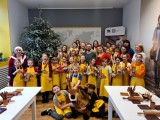 Dzieci z Centrum Nauki i Zabawy Bajka Caritas Diecezji Radomskiej sezon na pierniki rozpoczęły w Warszawie