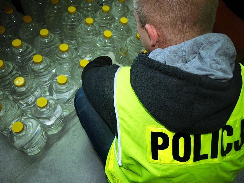 W seacie policjanci znaleźli 300 litrów spirytusu...