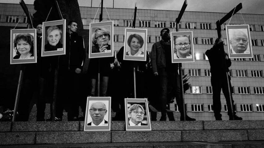 Pełnomocnik europosłów złożył zażalenie na umorzenie sprawy portretów zawieszonych na szubienicach w 2017 roku