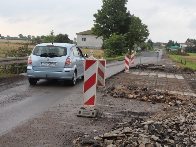 Trwa przebudowa ponad trzykilometrowego odcinka drogi wojewódzkiej z Mirca do granic województwa.