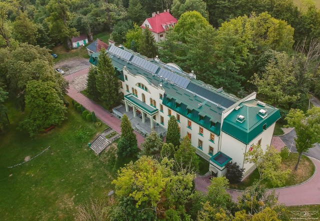 Ośrodek Leczniczo-Rehabilitacyjny "Bucze" dla dzieci w Górkach Wielkich  jest Szpitalem Rehabilitacyjnym zlokalizowany jest w dawnej posiadłości Zofii Kossak-Szatkowskiej.