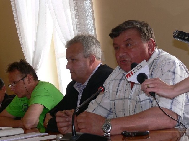 O osiedlowy budżet na ostatnim spotkaniu w magistracie upominał się między innymi Jacenty Zioło, przewodniczący osiedla Sobów (pierwszy z prawej).