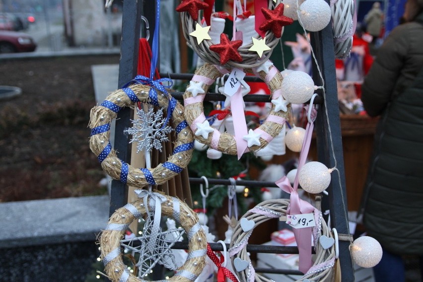 Czeladź: świąteczny jarmark na rynku. Na zmarzniętych czeka... koksownik [ZDJĘCIA]