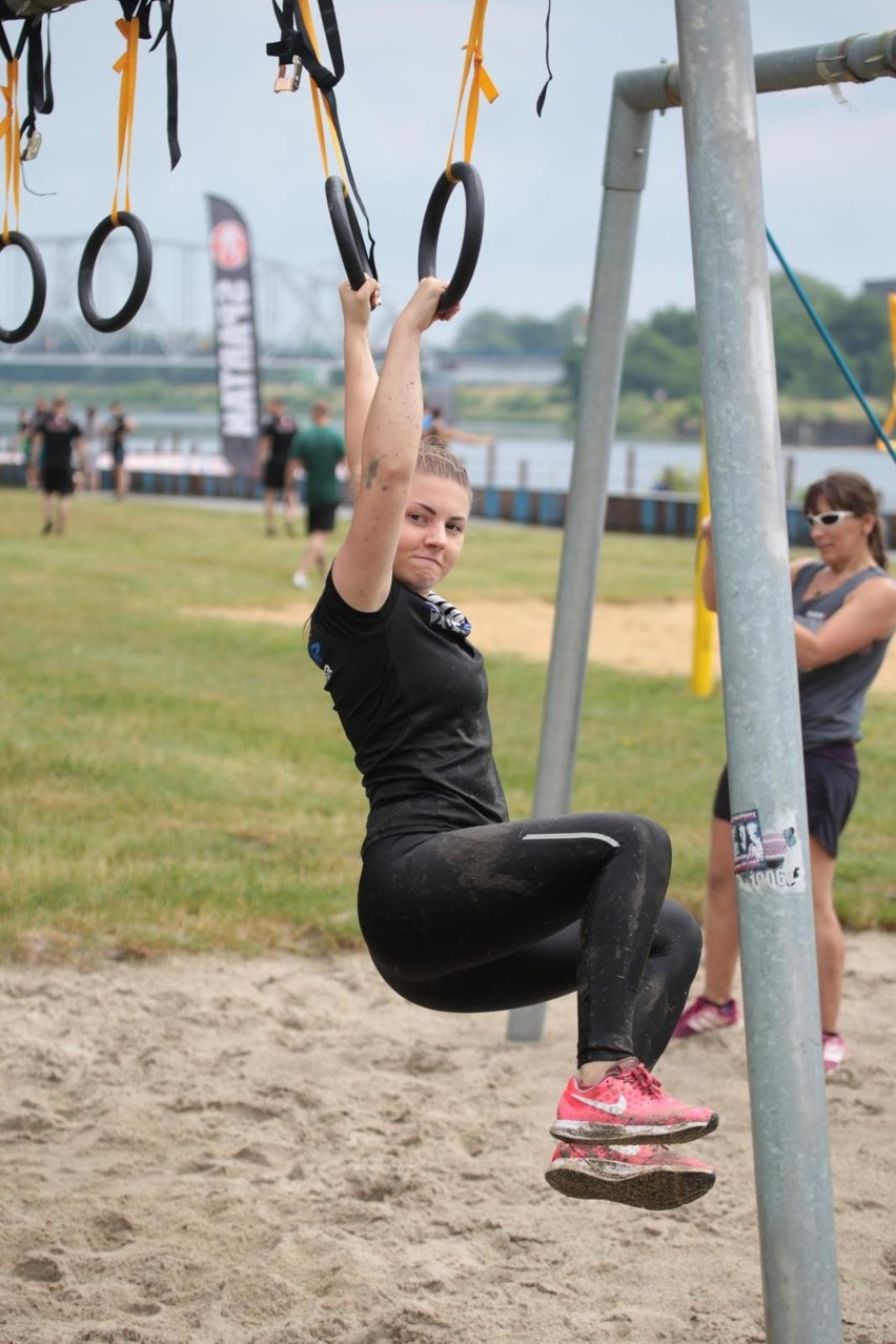 Spartan Race. Mocny trening na miejskiej plaży w Krakowie [ZDJĘCIA]