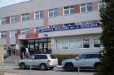 Spór pracowników z dyrekcją tuż przed odmrożeniem szpitala covidowego w Poznaniu. "Doszliśmy do kompromisu"