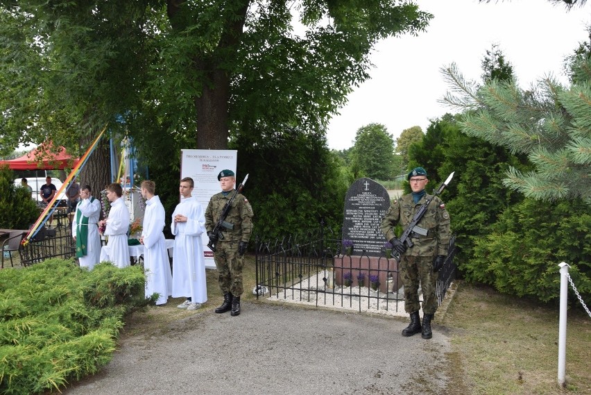 Mieszkańcy uhonorowali 11 chłopów z Masłomiącej zamordowanych w obozie Gross-Rosen [ZDJĘCIA]