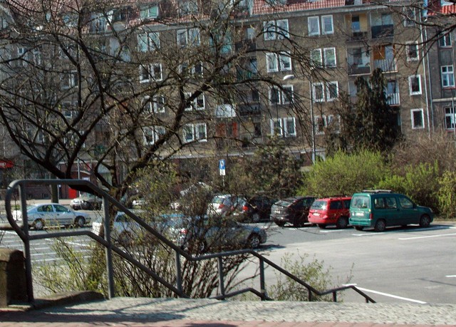 Miejsca parkingowe wyznaczono na byłej pętli autobusowej przy placu Wolności, obok Stargardzkiego Centrum Kultury