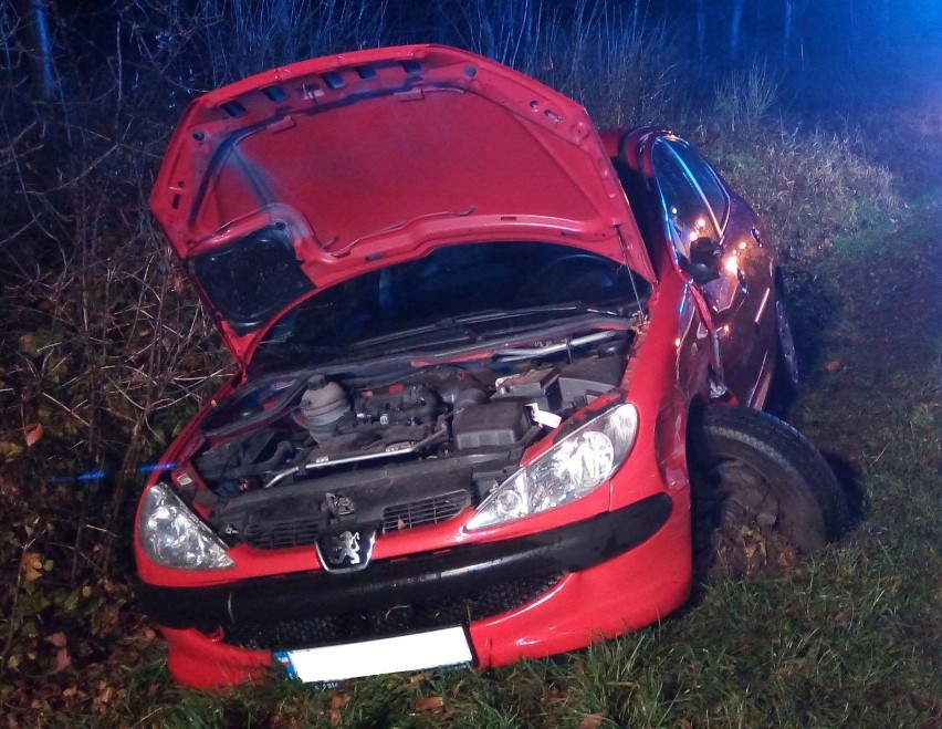 Szczyty-Dzięciołowo. Wypadek na styku powiatów. Peugeot zderzył się z BMW