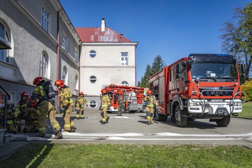 Żołnierze z Sandomierza na szkoleniu pożarowym uczyli się jak przeprowadzić ewakuację. Sporo się działo (ZDJĘCIA)