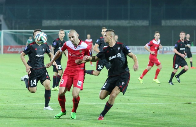 W 1/16 Pucharu Polski Zagłębie Sosnowiec pokonało Górnika Zabrze 3:1. Od tego czasu zespół prowadzony przez Artura Derbina uporał się także z Wdą Świecie (4:1) i Cracovią (1:2 i 2:0)