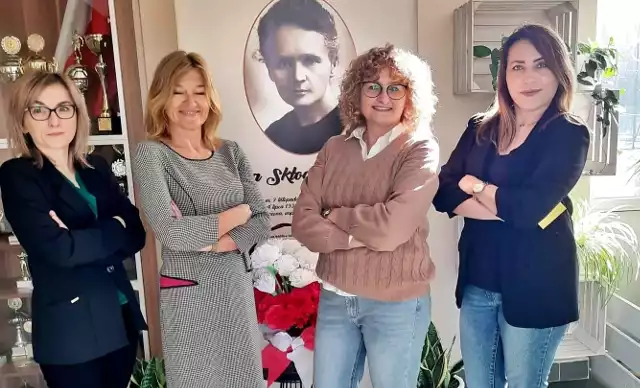 Nad wprowadzeniem innowacji czuwał zespół w składzie (od lewej): Sylwia Wawszczak-Domagała, Honorata Zych, dyrektor Aneta Januchta, Ewelina Sokołowska.