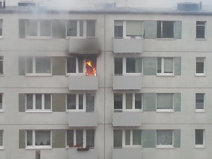 Pożar w Gdyni. W mieszkaniu przy ul. Zamenhofa spaliła się kanapa [ZDJĘCIA] 