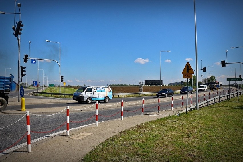 Miesiąc bez świateł na ważnym skrzyżowaniu obwodnicy Wrocławia