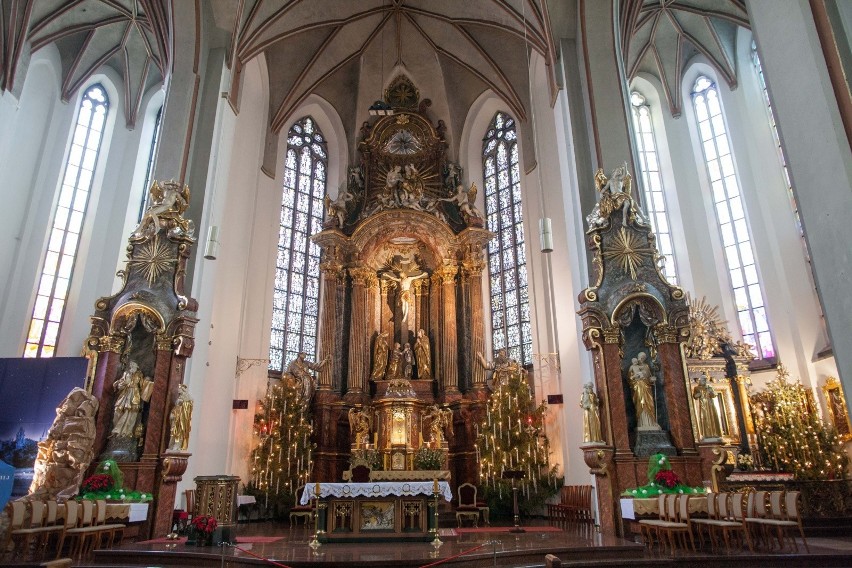 W 2019 roku w diecezji opolskiej działało 400 parafii, z...