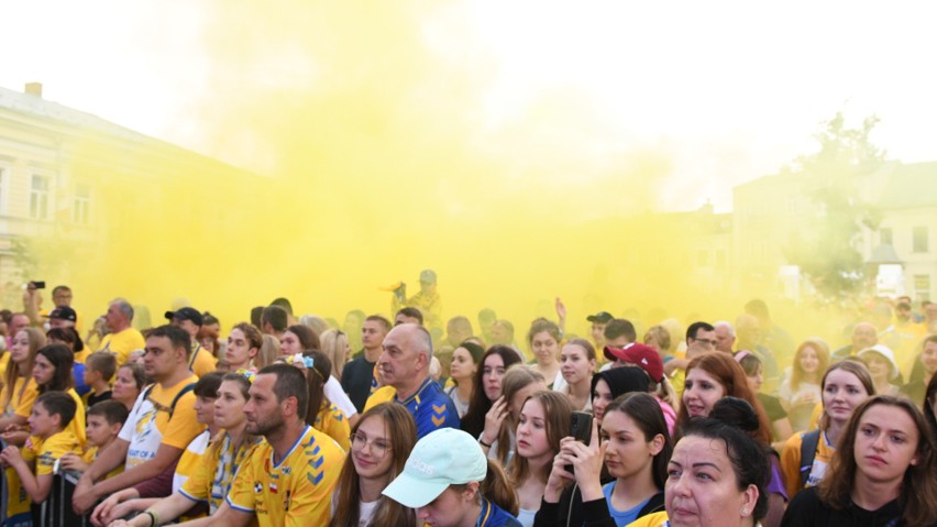 Servaas dziękuje, żegna odchodzących i zapowiada nowego sponsora. Łomża Vive Kielce na Rynku zakończyło sezon. Zobacz zdjęcia