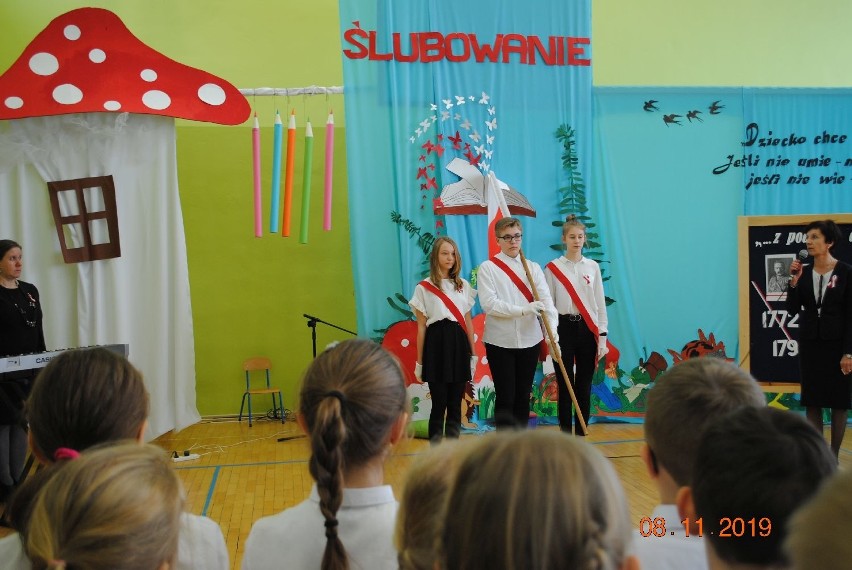 Szkoła Podstawowa w Fałkowie zaśpiewała w ramach akcji "Szkoła do Hymnu" [ZDJĘCIA]