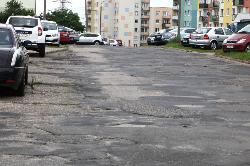 Długo oczekiwany remont ulicy Jackowskiego podzielony jest...